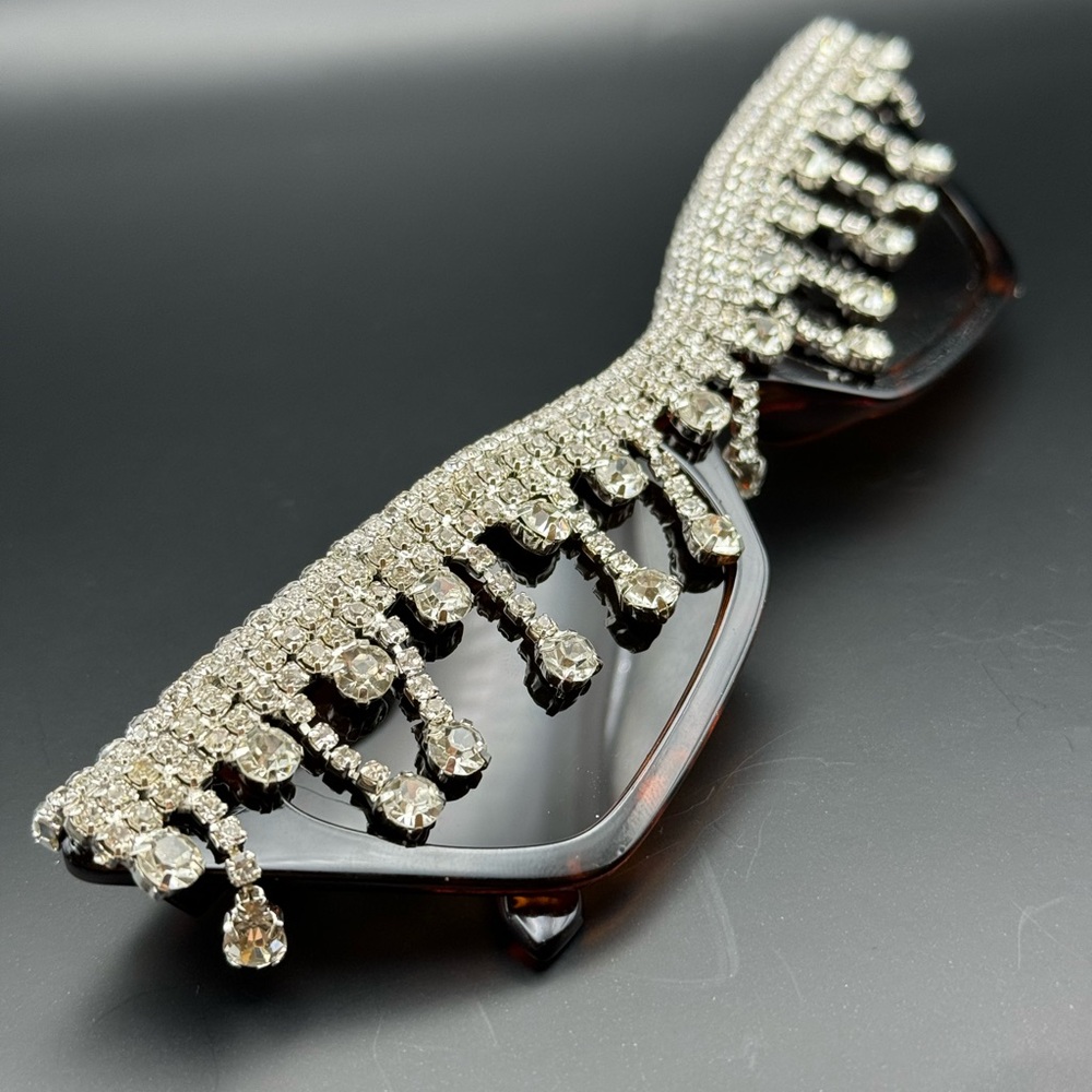 Elegant Rhinestone Embellished Sunglasses